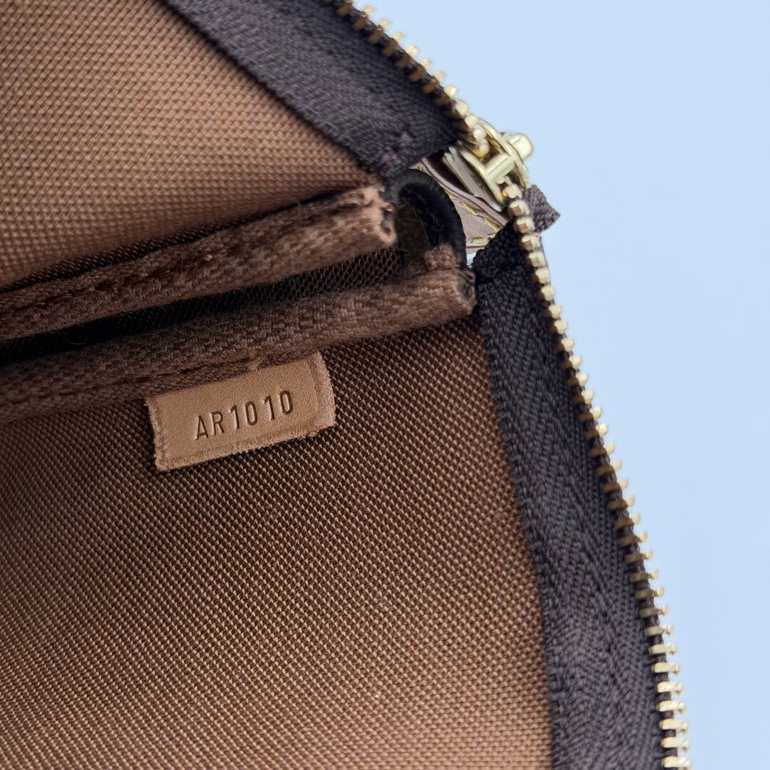 2000 Louis Vuitton Monogram Pochette Accessories Shoulder Bag