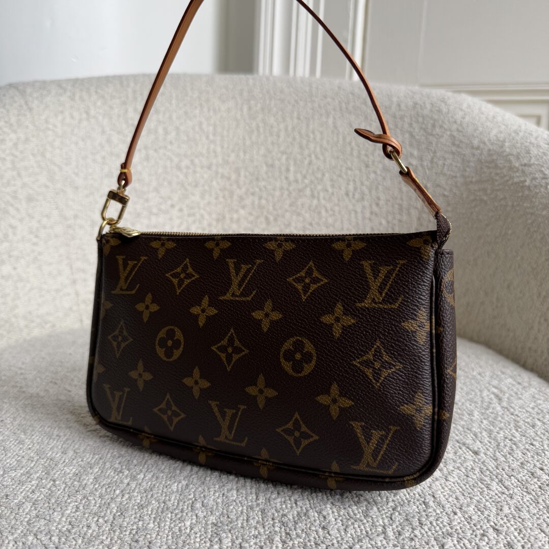 2000 Louis Vuitton Monogram Pochette Accessories Shoulder Bag