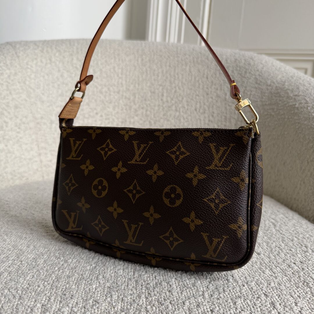 2000 Louis Vuitton Monogram Pochette Accessories Shoulder Bag