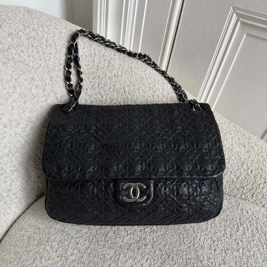 90s Chanel Classic Graphic Edge Black Flap Shoulder Bag