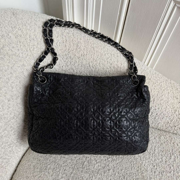 90s Chanel Classic Graphic Edge Black Flap Shoulder Bag