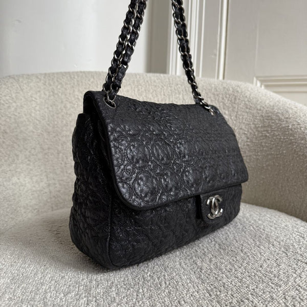 90s Chanel Classic Graphic Edge Black Flap Shoulder Bag