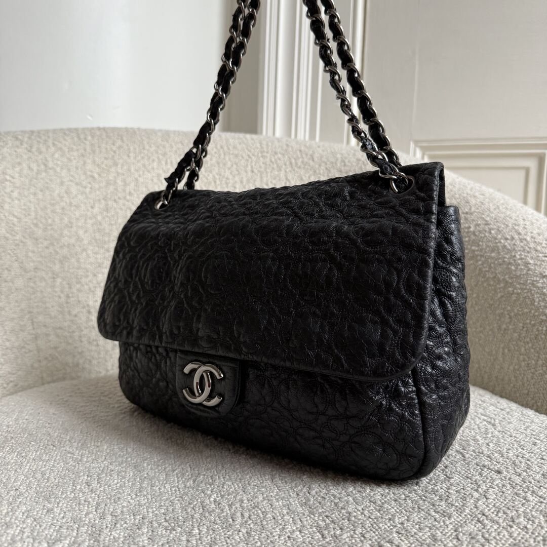 90s Chanel Classic Graphic Edge Black Flap Shoulder Bag