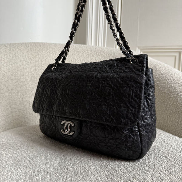 90s Chanel Classic Graphic Edge Black Flap Shoulder Bag