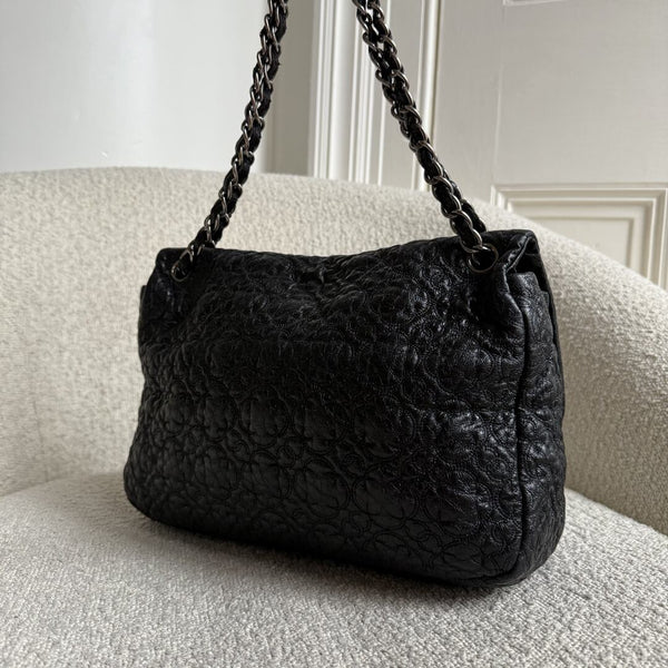 90s Chanel Classic Graphic Edge Black Flap Shoulder Bag