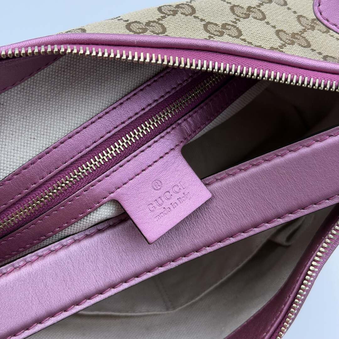Gucci GG Canvas Heart Brit Pink Shoulder Bag