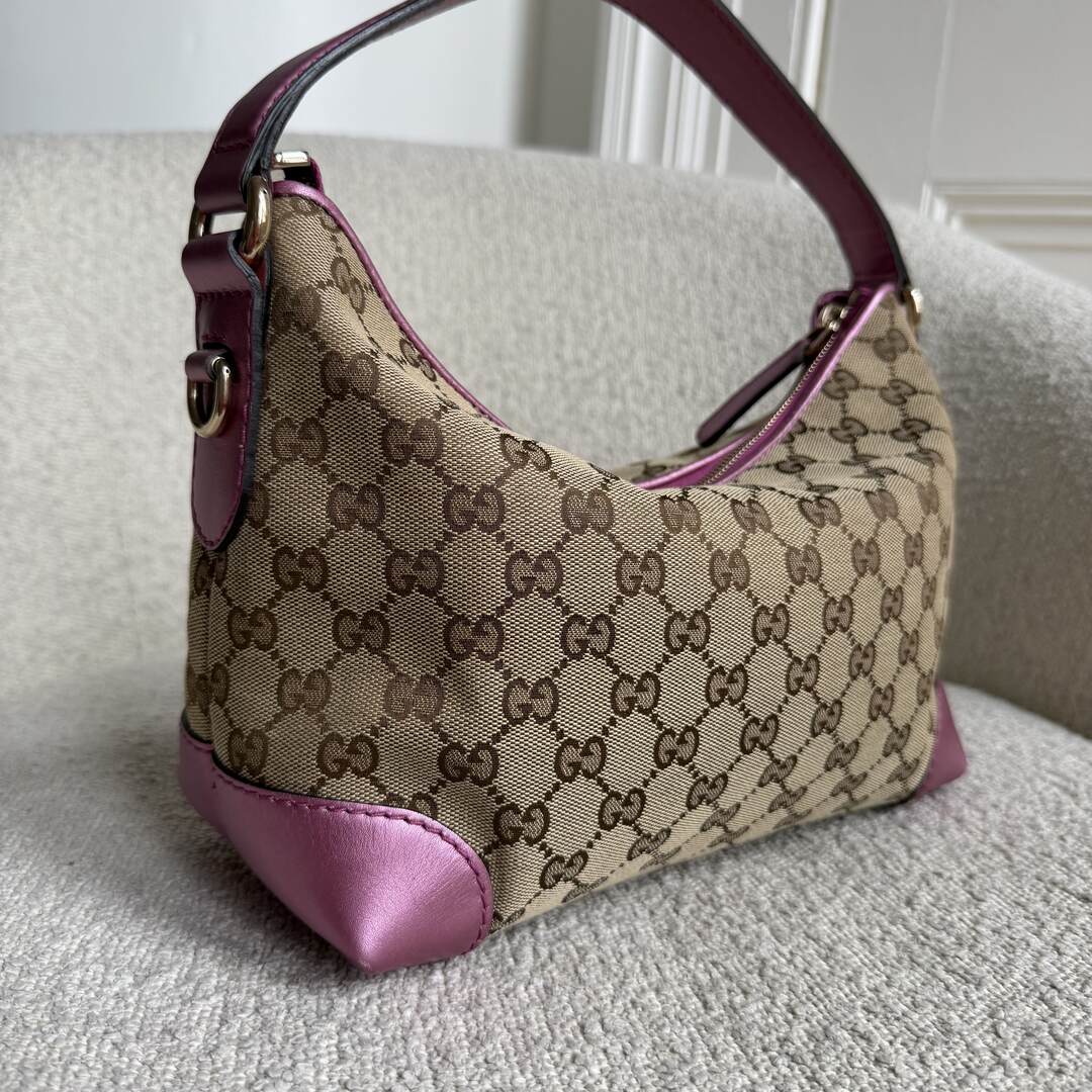 Gucci GG Canvas Heart Brit Pink Shoulder Bag