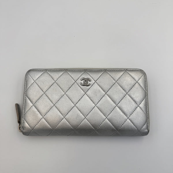 2010 Chanel CC Lambskin Quilted Silver Leather Zip Wallet