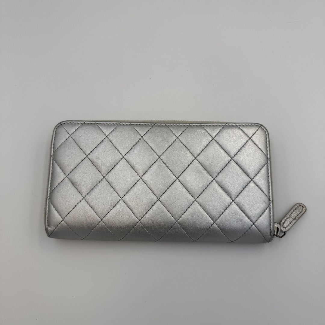 2010 Chanel CC Lambskin Quilted Silver Leather Zip Wallet