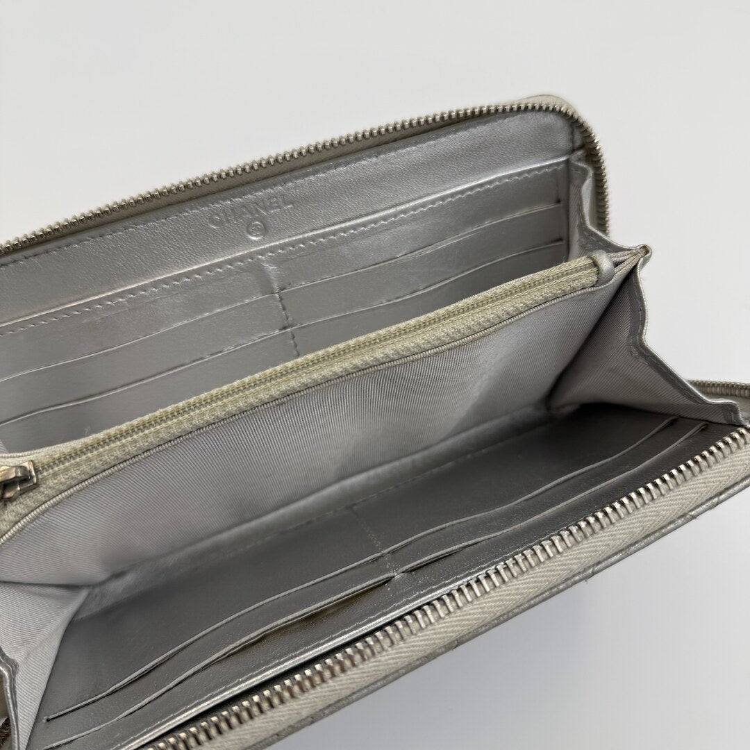 2010 Chanel CC Lambskin Quilted Silver Leather Zip Wallet