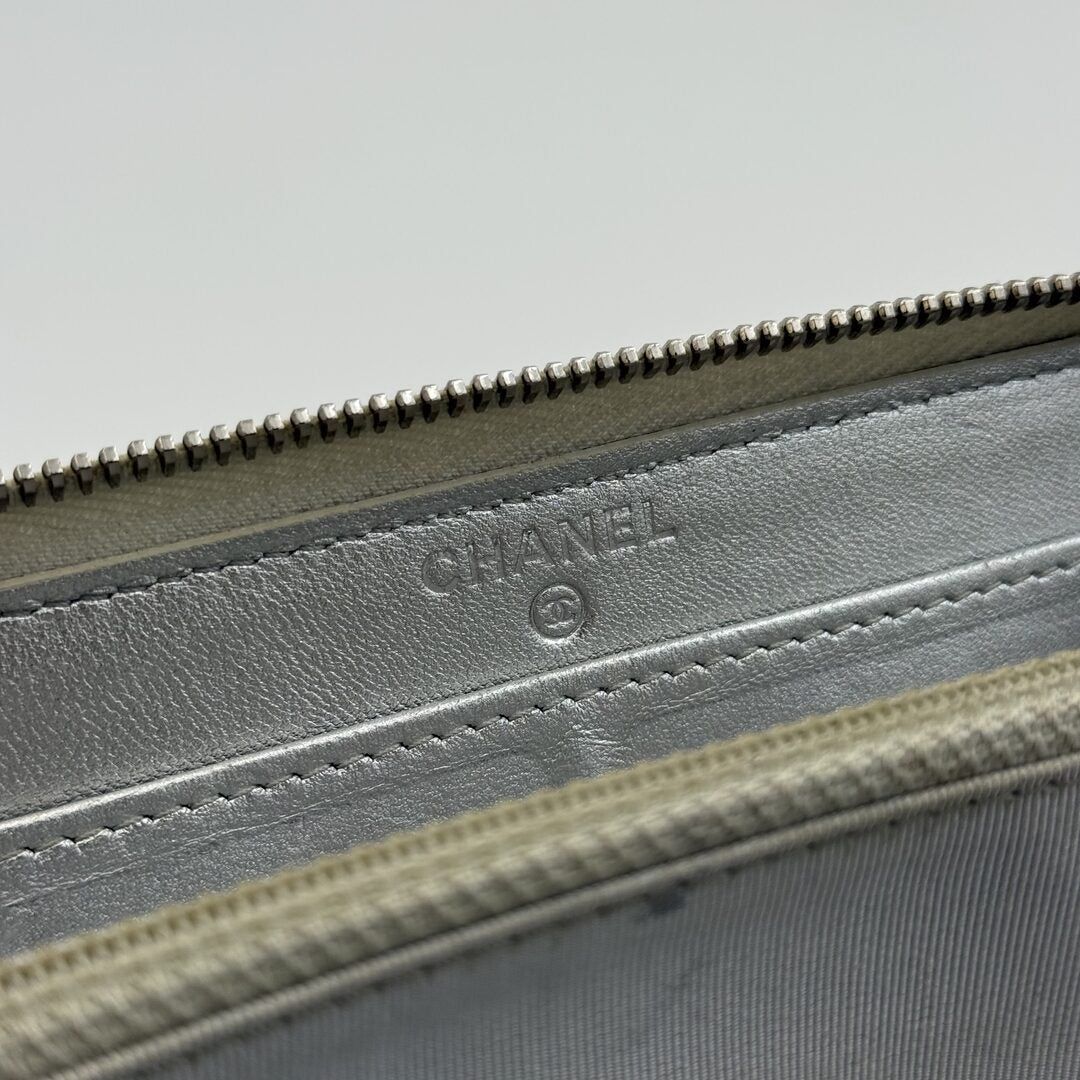 2010 Chanel CC Lambskin Quilted Silver Leather Zip Wallet