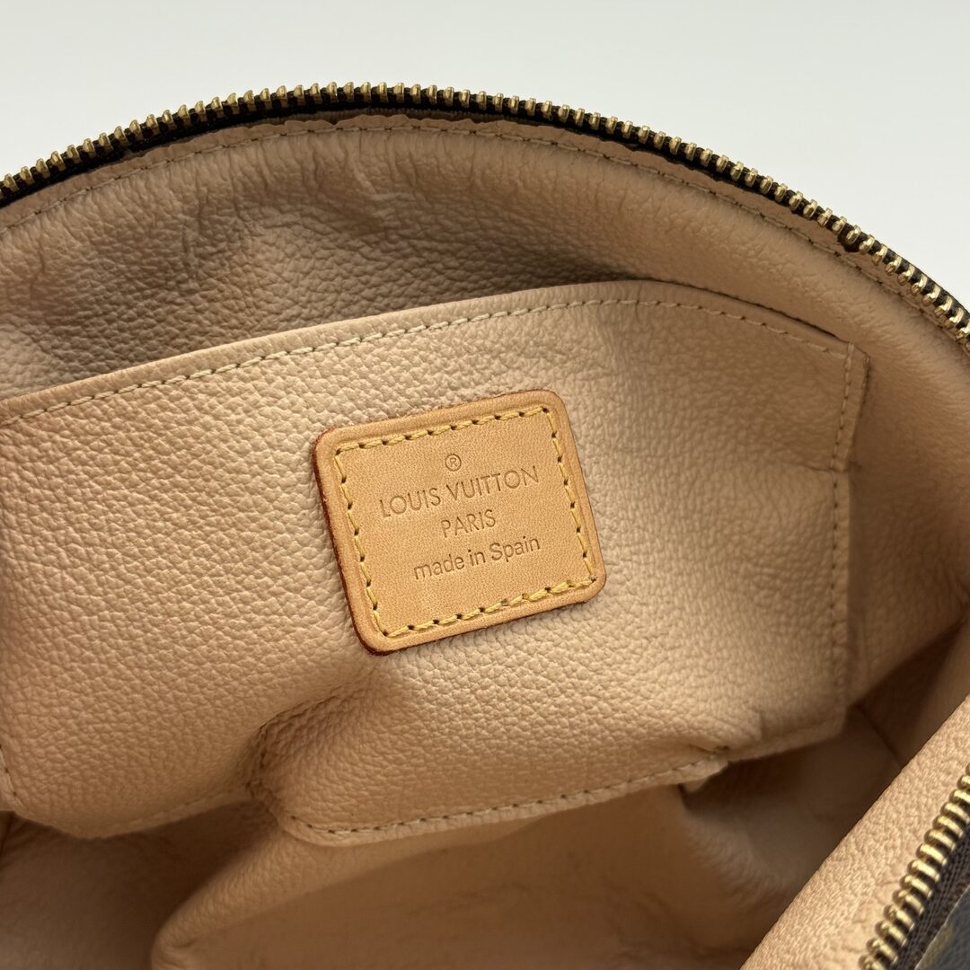 2000 Louis Vuitton Monogram Cosmetic Pouch