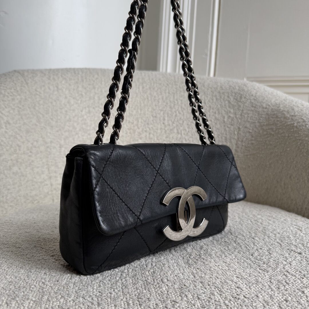 2005 Chanel Oversized CC Diamond Stitch Flap Black Shoulder Bag