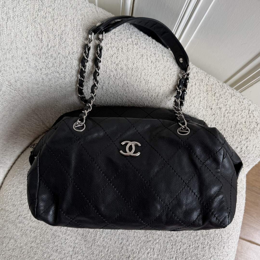 2002 Chanel Caviar Diamond Stitch Silver Chain Black Shoulder Bag