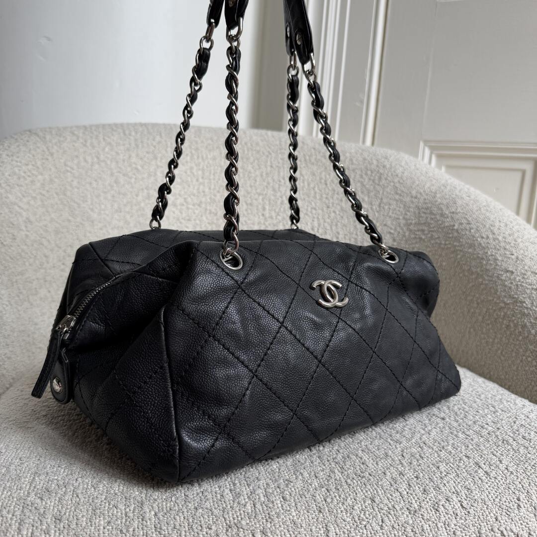 2002 Chanel Caviar Diamond Stitch Silver Chain Black Shoulder Bag