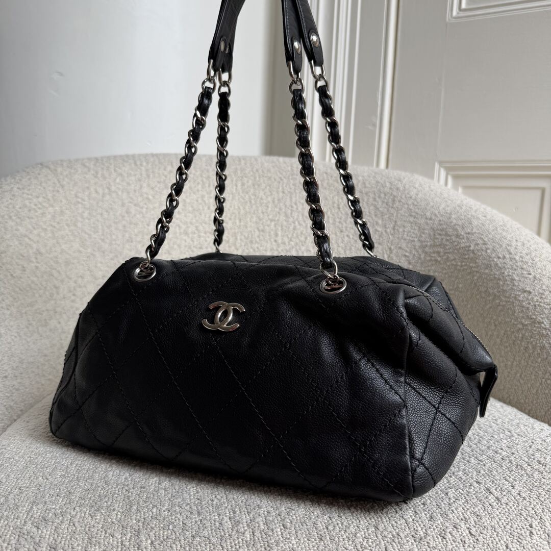 2002 Chanel Caviar Diamond Stitch Silver Chain Black Shoulder Bag