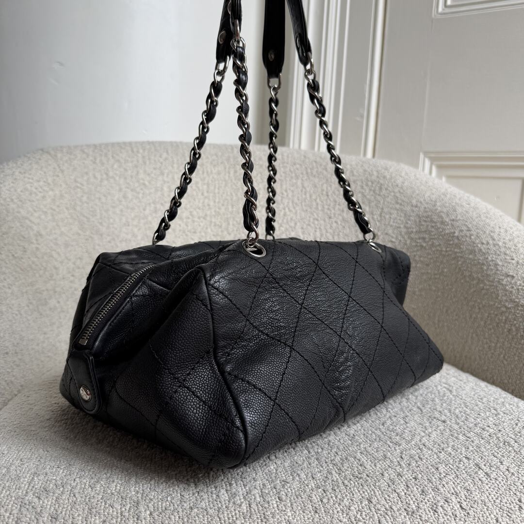 2002 Chanel Caviar Diamond Stitch Silver Chain Black Shoulder Bag
