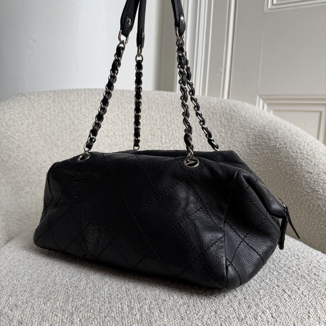 2002 Chanel Caviar Diamond Stitch Silver Chain Black Shoulder Bag