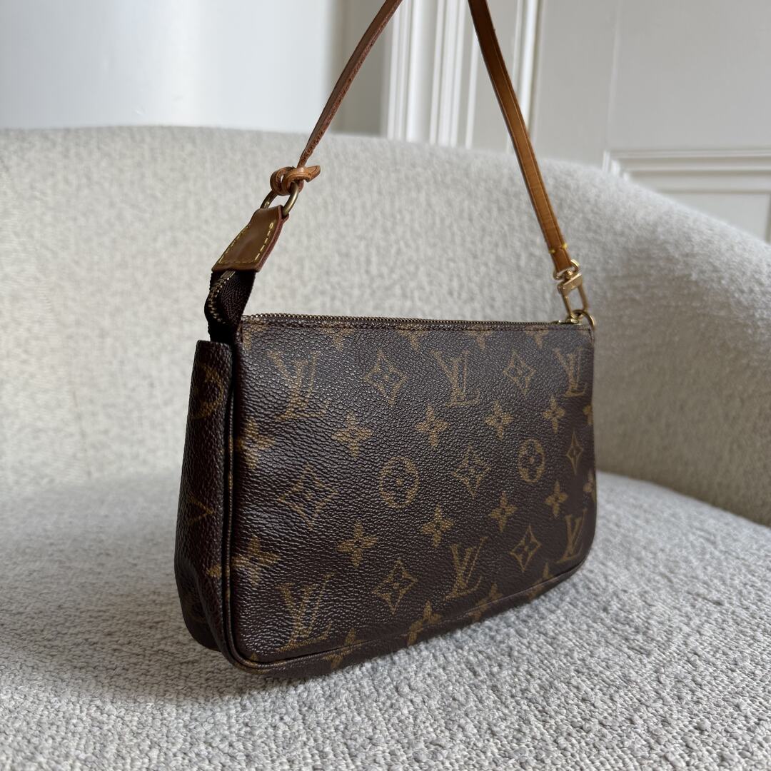 2000 Louis Vuitton Monogram Pochette Accessories Shoulder Bag