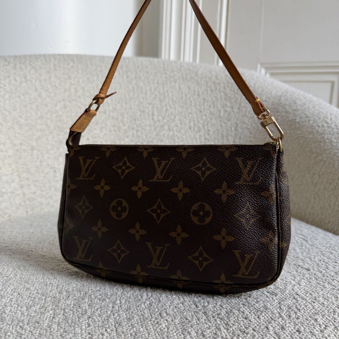 2000 Louis Vuitton Monogram Pochette Accessories Shoulder Bag