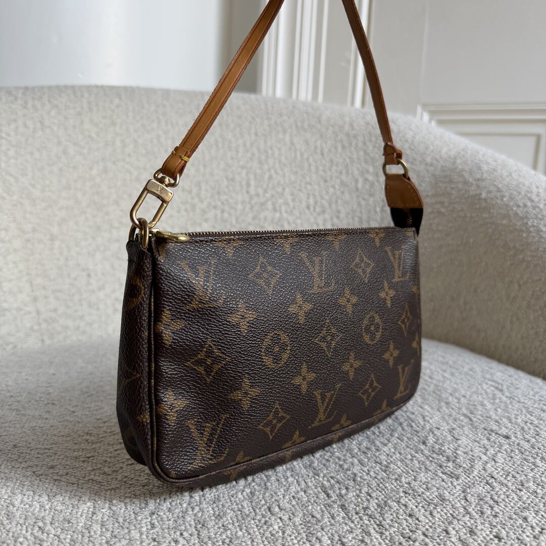 2000 Louis Vuitton Monogram Pochette Accessories Shoulder Bag