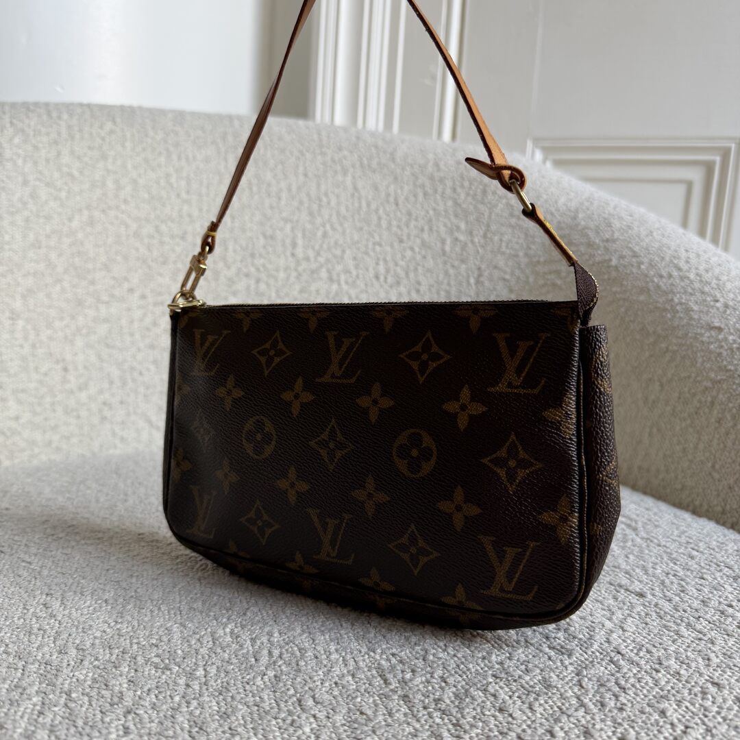 2000 Louis Vuitton Monogram Pochette Accessories Shoulder Bag