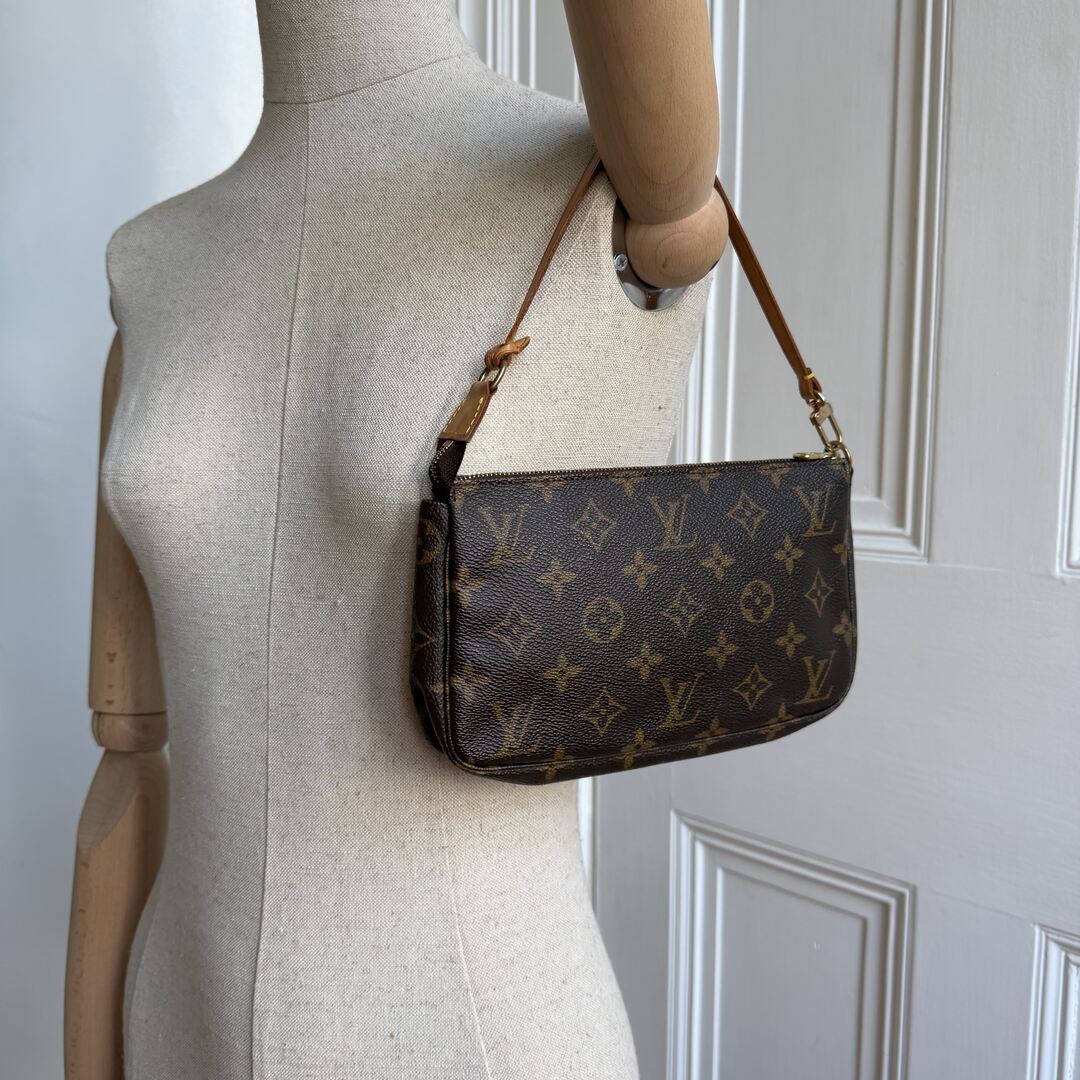 2000 Louis Vuitton Monogram Pochette Accessories Shoulder Bag