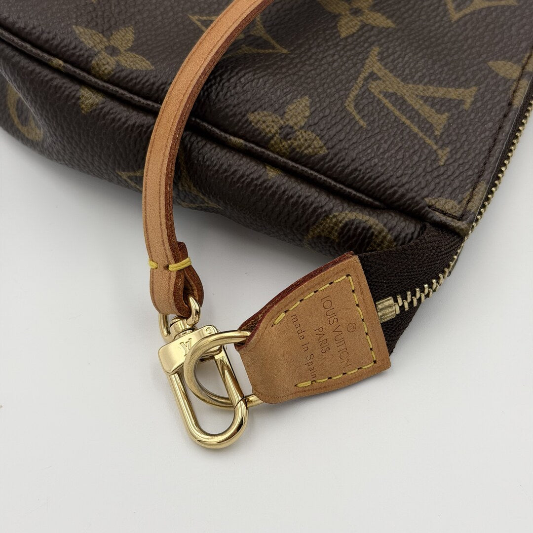 2004 Louis Vuitton Monogram Pochette Accessories Shoulder Bag