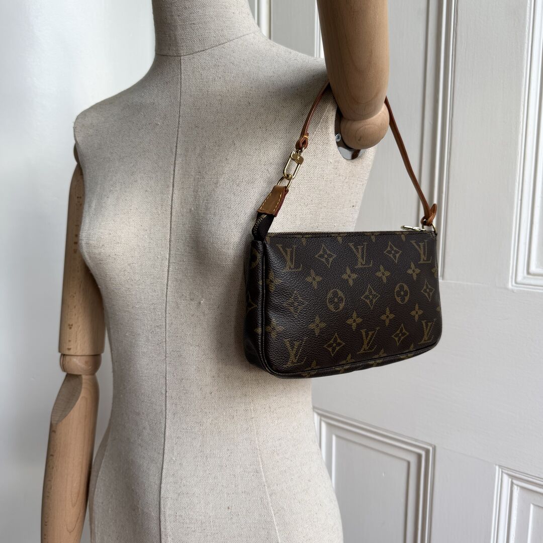 2003 Louis Vuitton Monogram Pochette Accessories Shoulder Bag