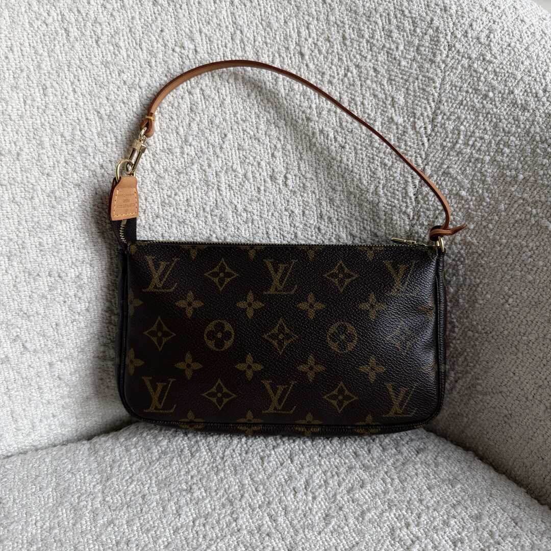 2004 Louis Vuitton Monogram Pochette Accessories Shoulder Bag