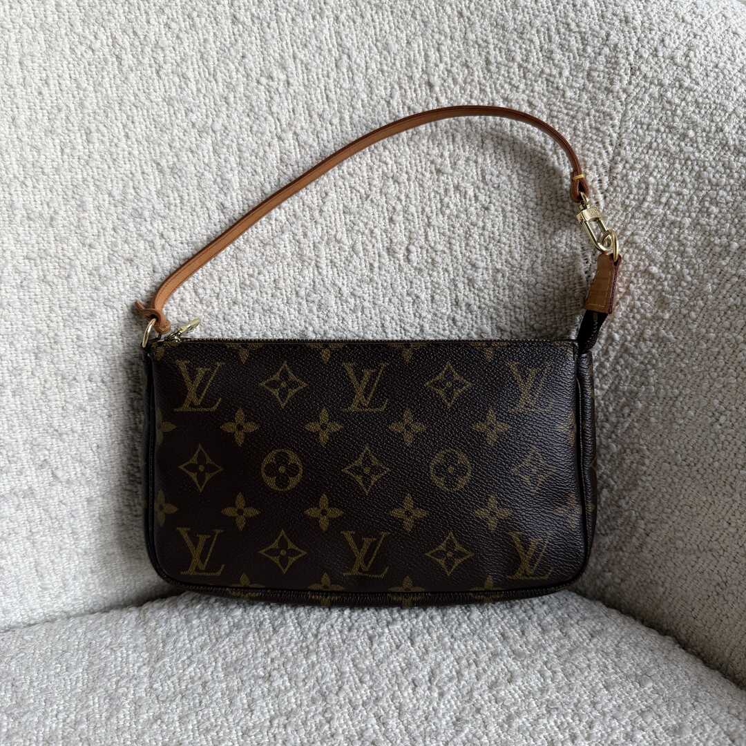 2004 Louis Vuitton Monogram Pochette Accessories Shoulder Bag