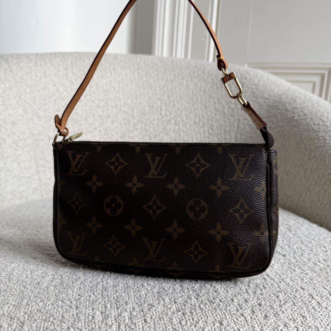 2004 Louis Vuitton Monogram Pochette Accessories Shoulder Bag