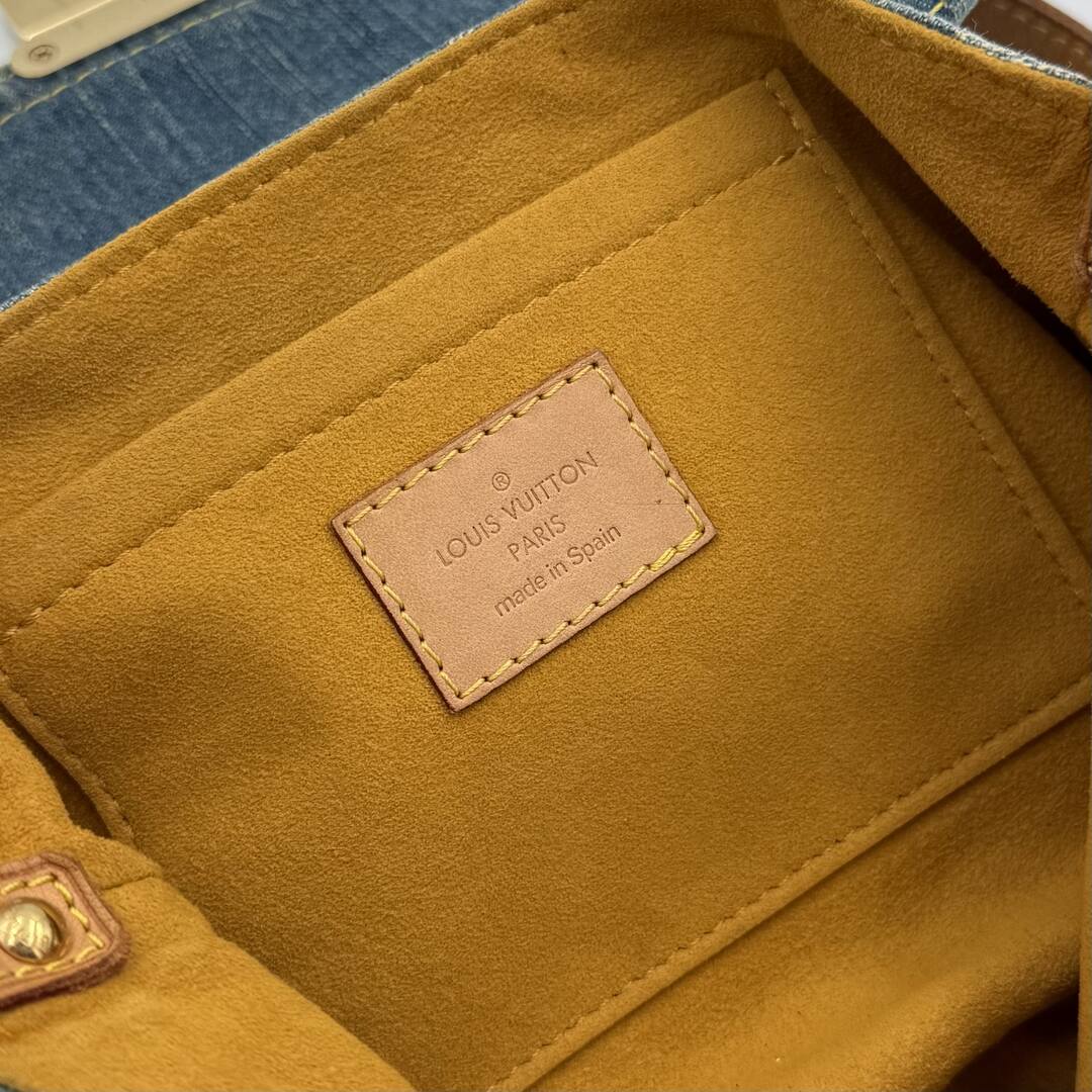 2005 Louis Vuitton Blue Denim Pleaty Shoulder Bag