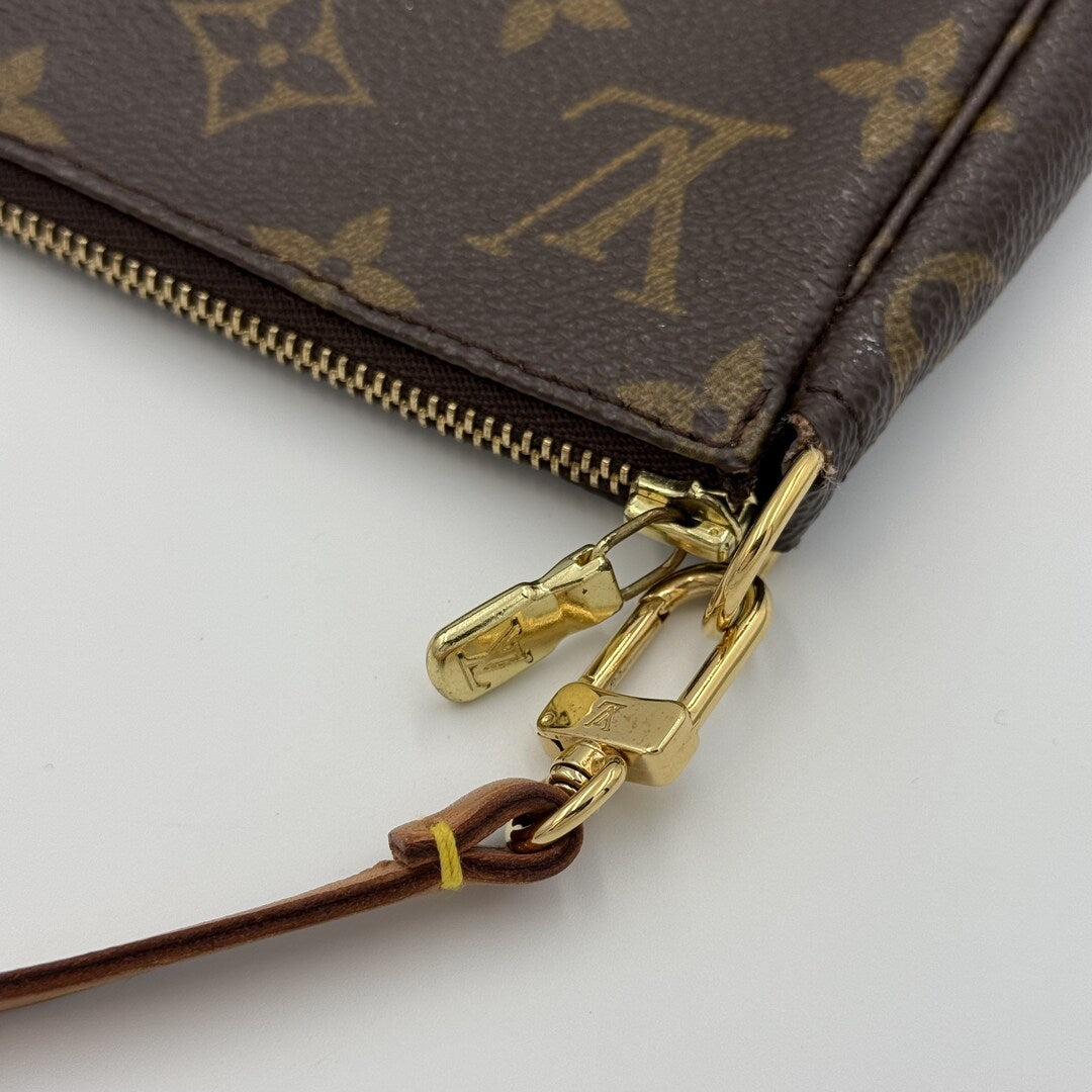 2001 Louis Vuitton Monogram Pochette Accessories Shoulder Bag