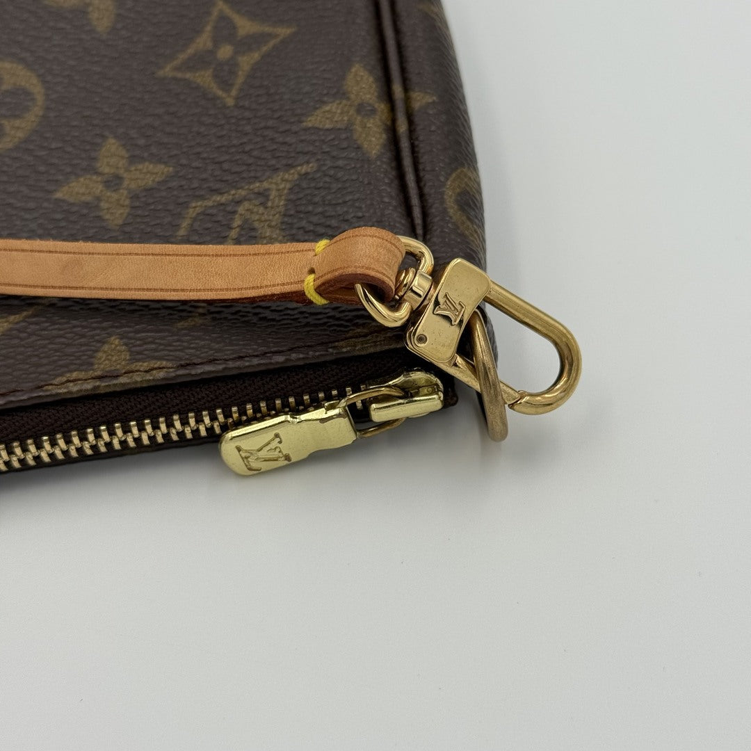 2000 Louis Vuitton Monogram Pochette Accessories Shoulder Bag