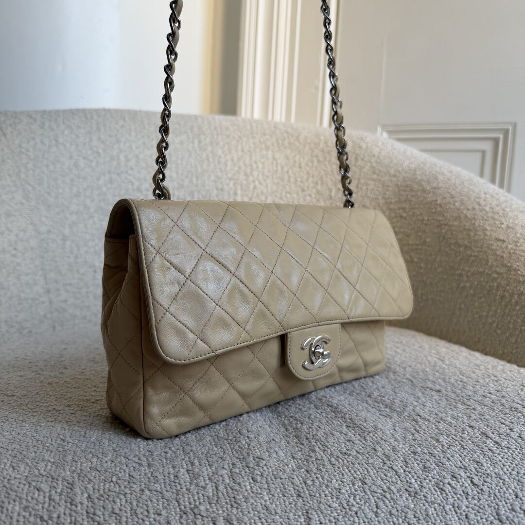 90s Chanel Matelasse Flap Chain Silver Beige Shoulder Bag