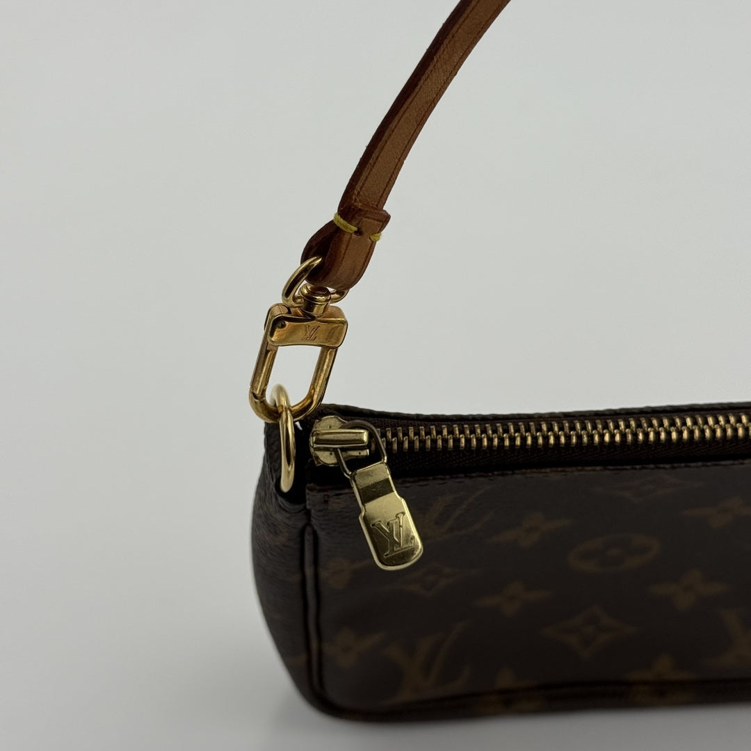 2000 Louis Vuitton Monogram Pochette Accessories Shoulder Bag