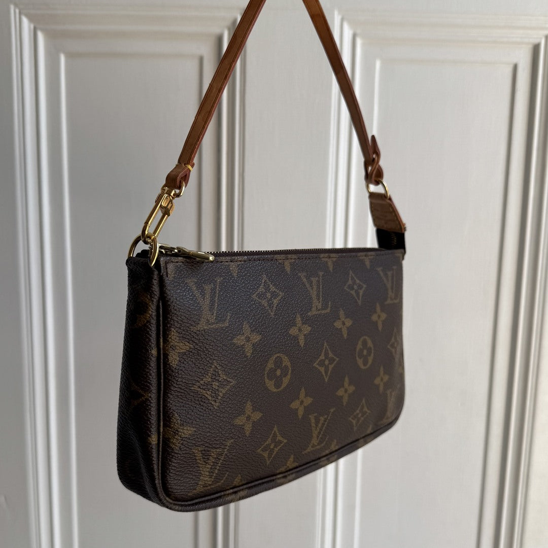 2000 Louis Vuitton Monogram Pochette Accessories Shoulder Bag