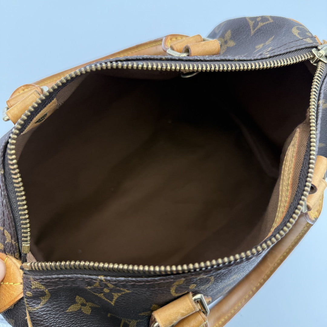Louis Vuitton Monogram Speedy 25 Handbag