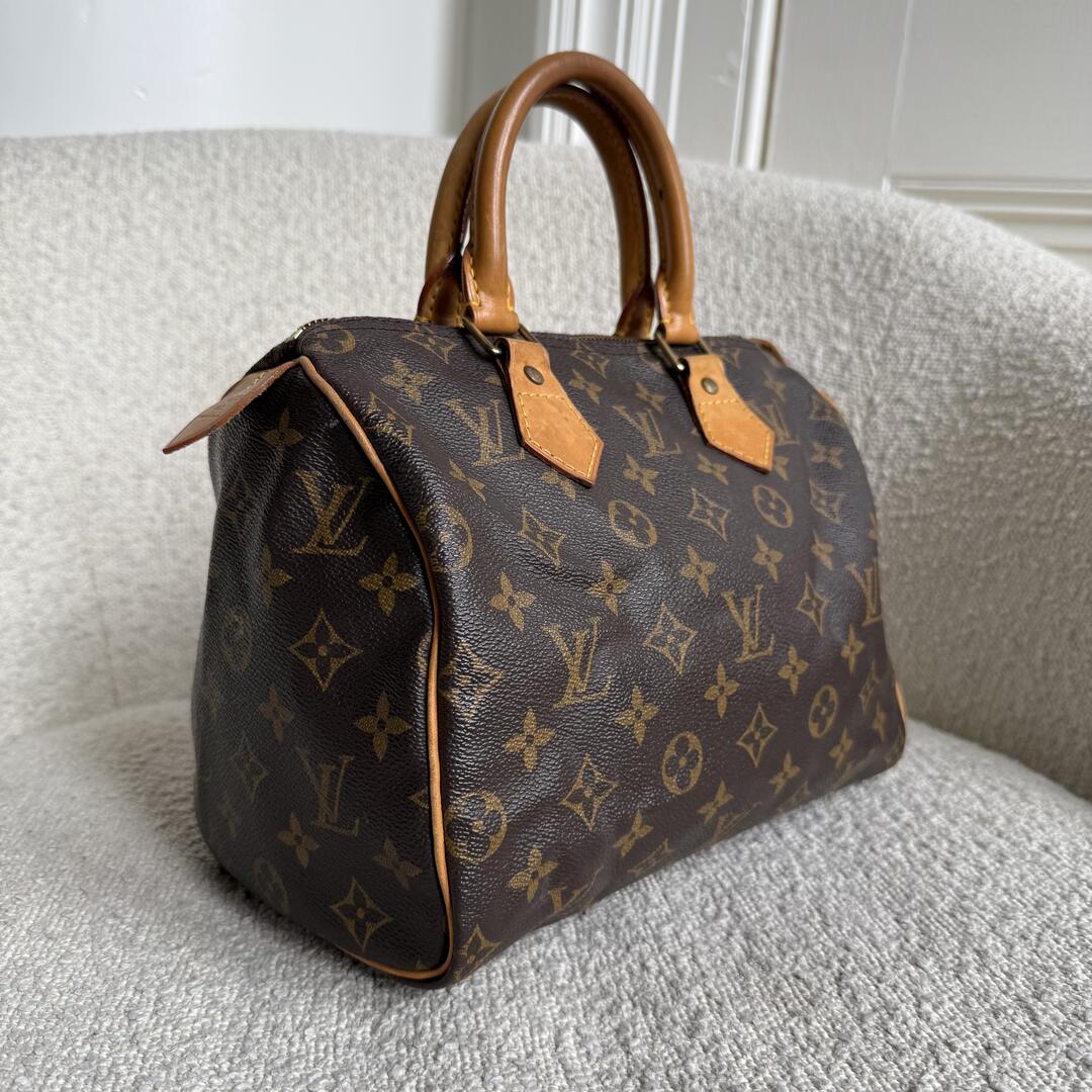 Louis Vuitton Monogram Speedy 25 Handbag