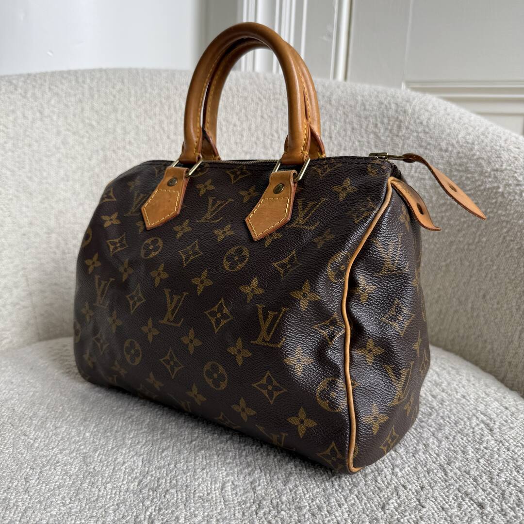Louis Vuitton Monogram Speedy 25 Handbag