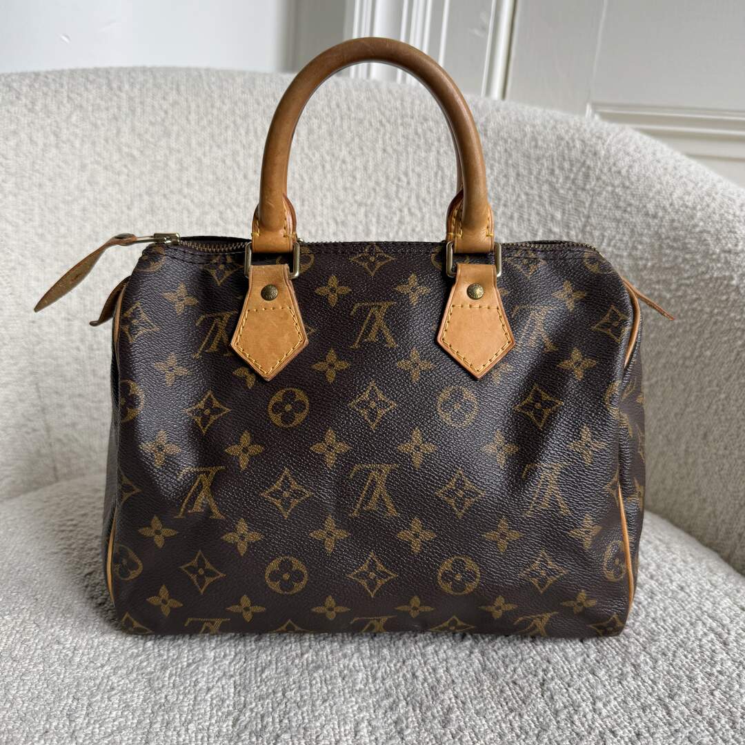 Louis Vuitton Monogram Speedy 25 Handbag