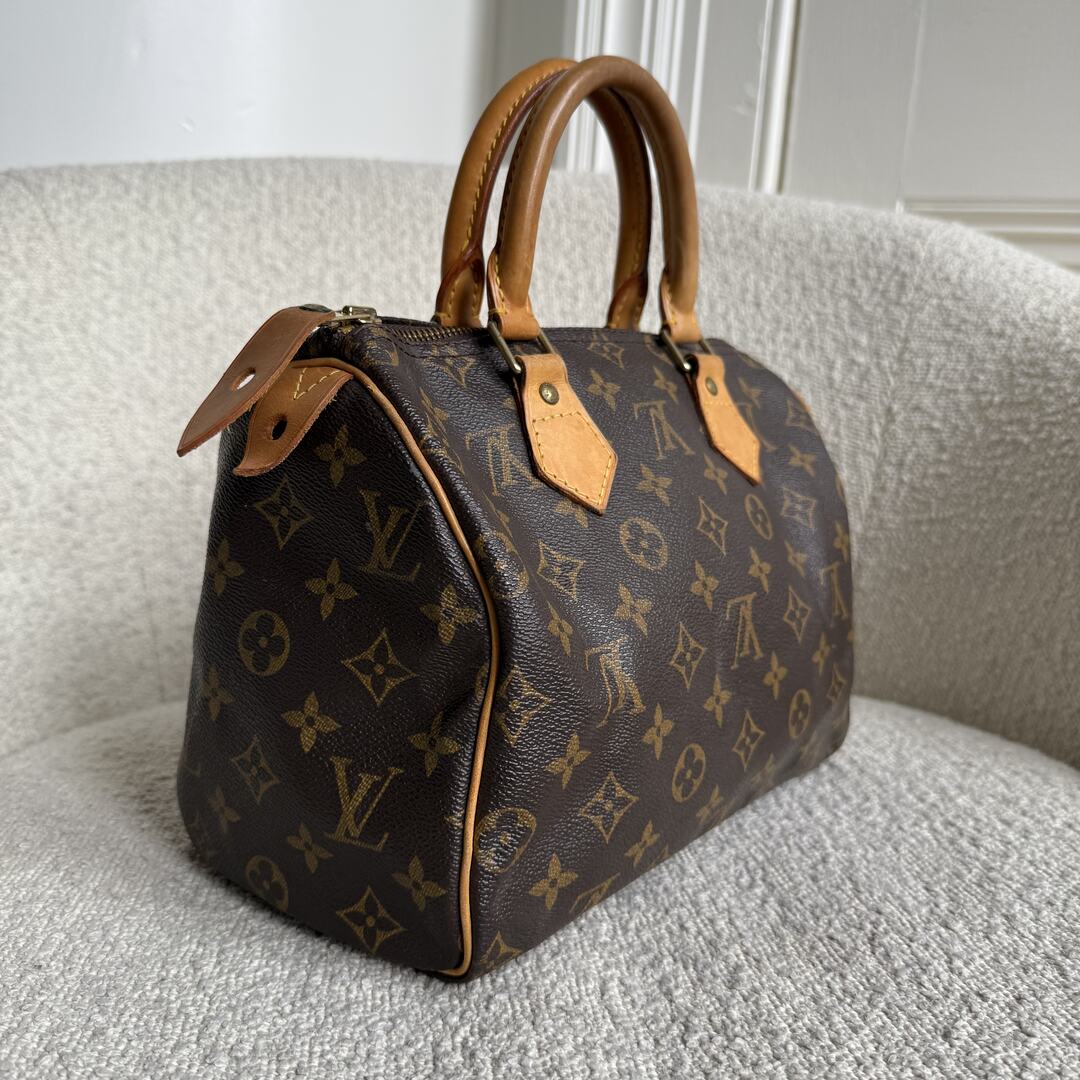 Louis Vuitton Monogram Speedy 25 Handbag