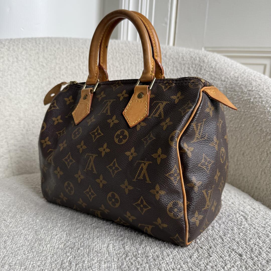 Louis Vuitton Monogram Speedy 25 Handbag