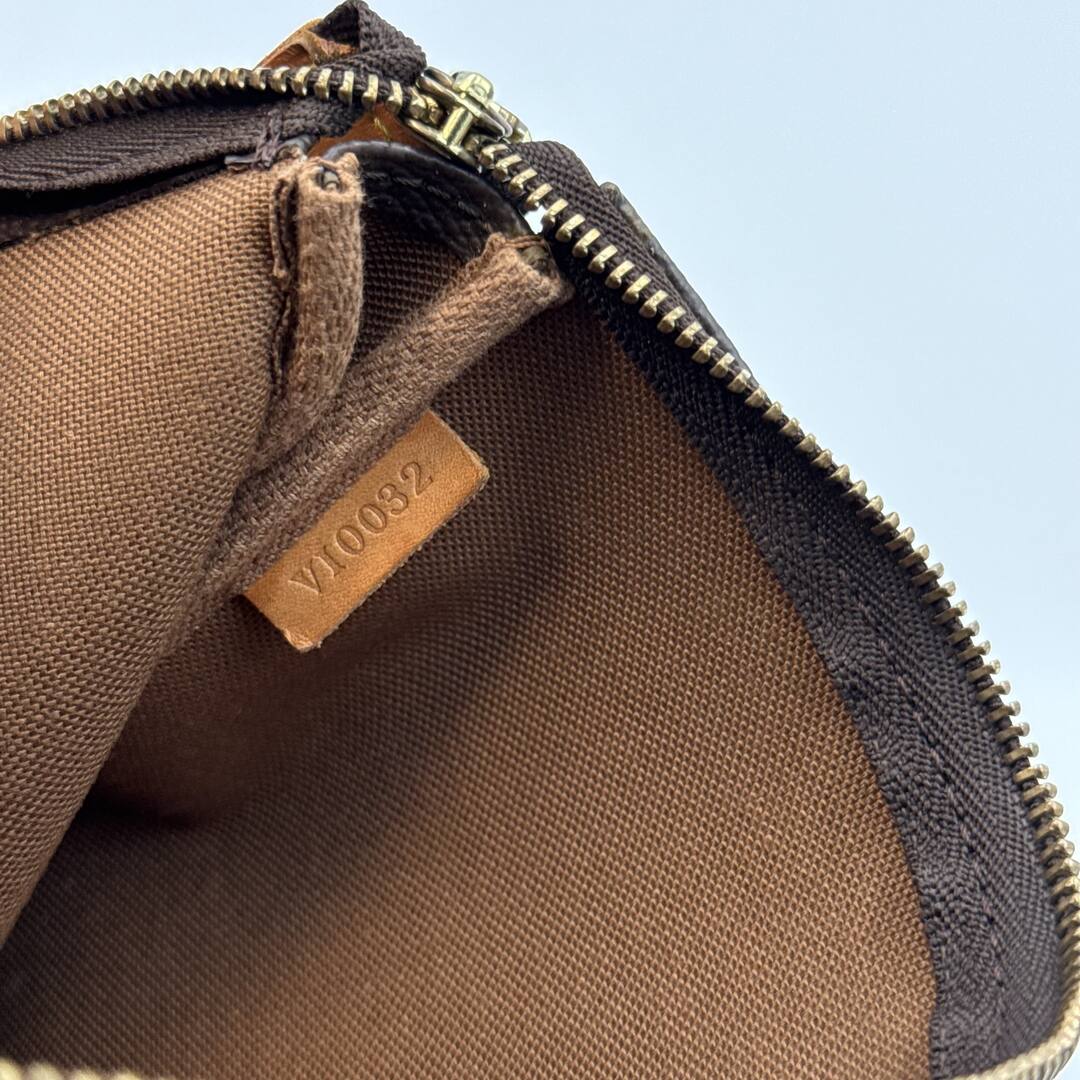 2002 Louis Vuitton Monogram Pochette Accessories Shoulder Bag