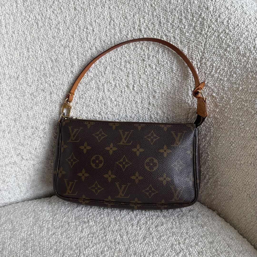 2002 Louis Vuitton Monogram Pochette Accessories Shoulder Bag