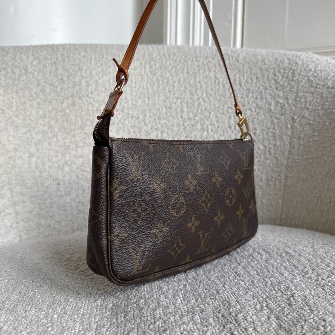 2002 Louis Vuitton Monogram Pochette Accessories Shoulder Bag