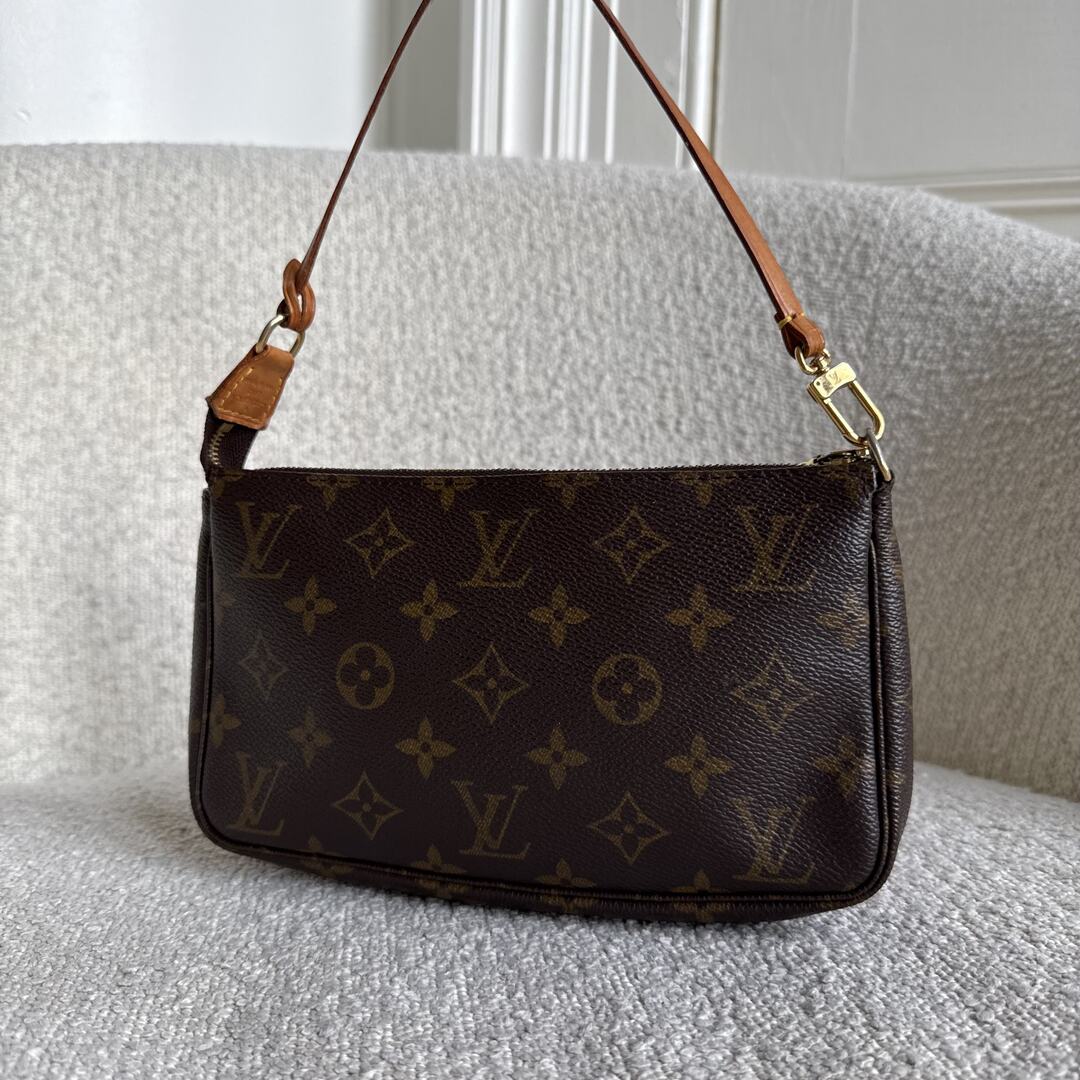 2002 Louis Vuitton Monogram Pochette Accessories Shoulder Bag