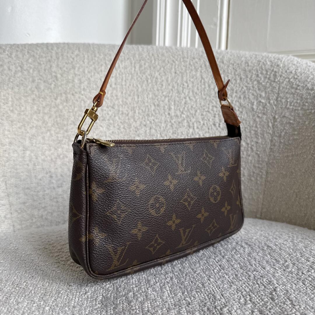 2002 Louis Vuitton Monogram Pochette Accessories Shoulder Bag
