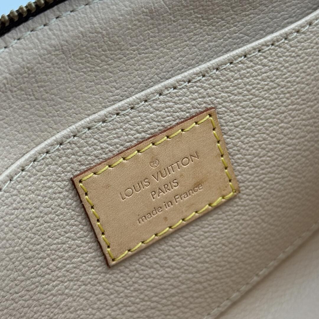 2008 Louis Vuitton Monogram Cosmetic Pouch